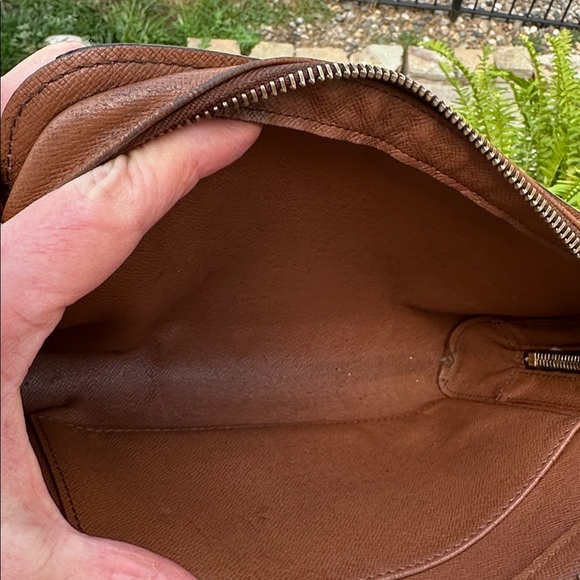 Louis Vuitton Monogram Pochette Orsay Clutch 
Date Code AR0997
9” x 7” x 2” - Picture 9 of 13